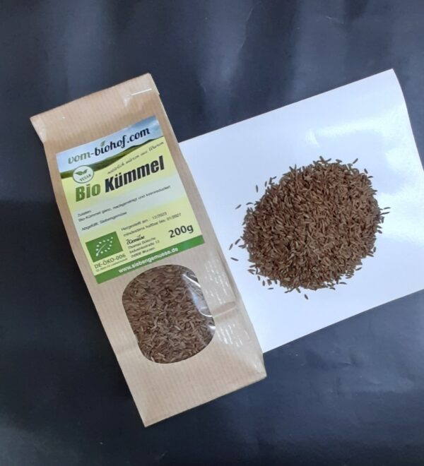 Bio Kümmel aus der Region für die Region. Wir produzieren kein Massenprodukt. Von der Ernte bis hin zur Verarbeitung geschieht alles in Handarbeit.